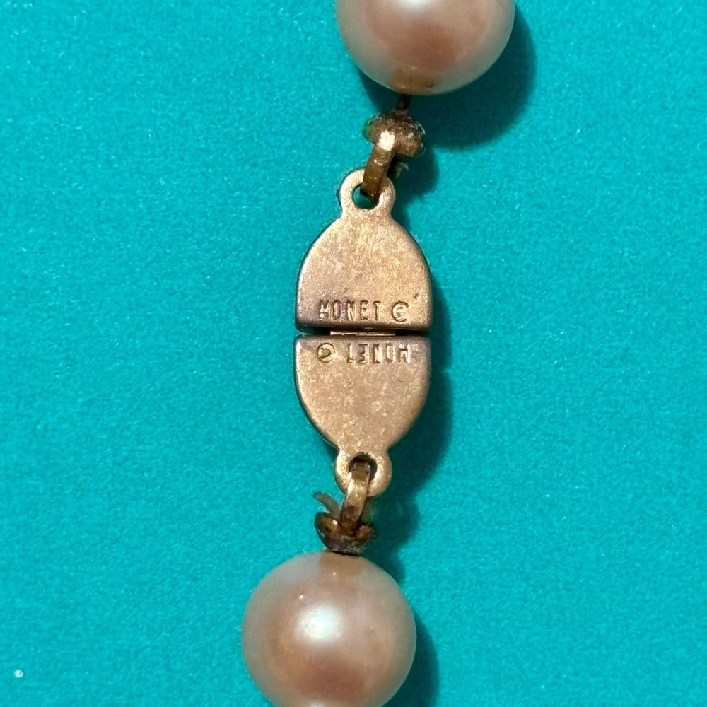 Signed Monet Cream Faux Pearl knotted Necklace.Timeless & Elegant - Picture 13 of 16